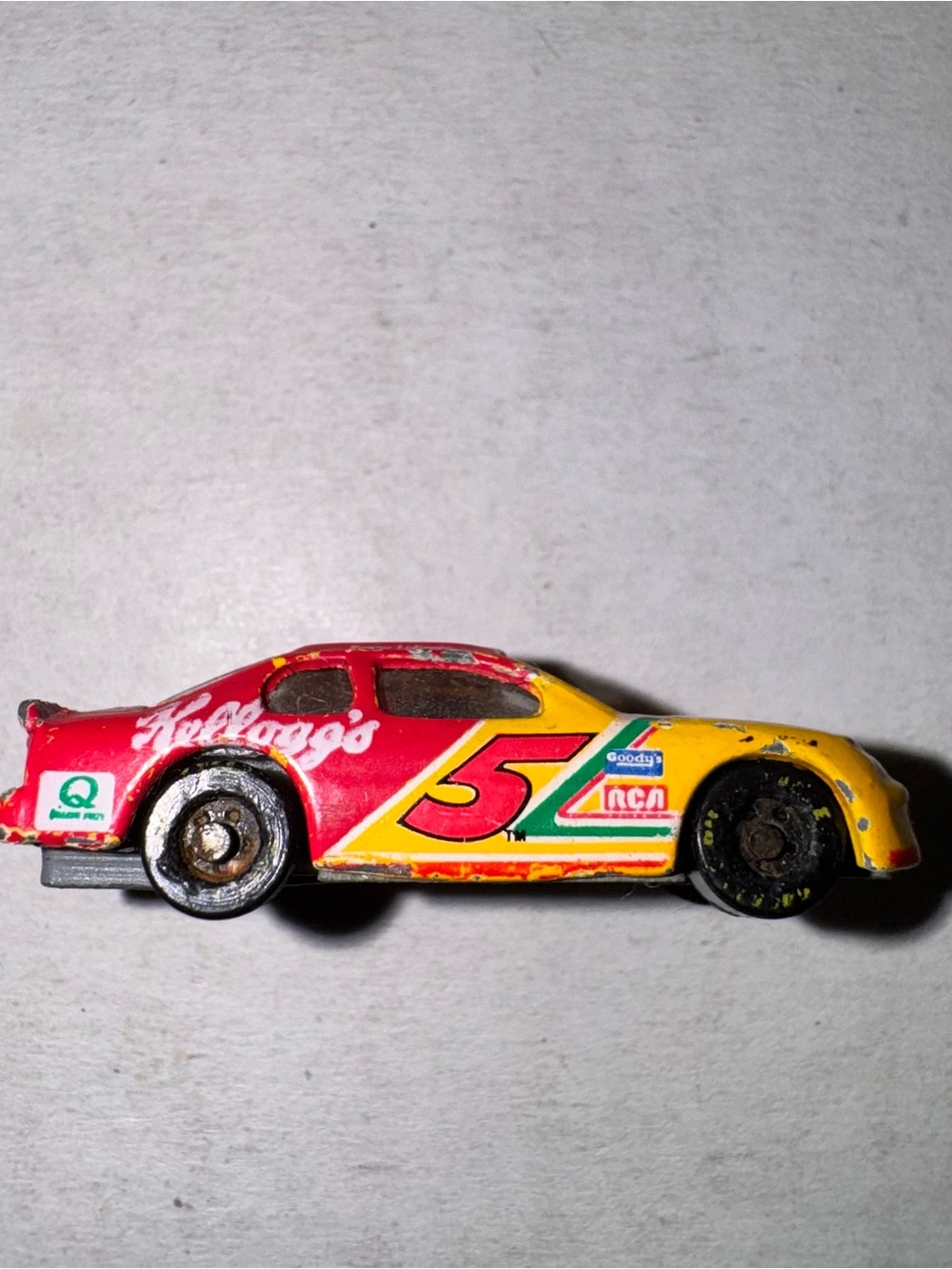 Terry Labonte 5 Kelloggs Corn Flakes 1:87 Scale Diecast NASCAR Micro Car